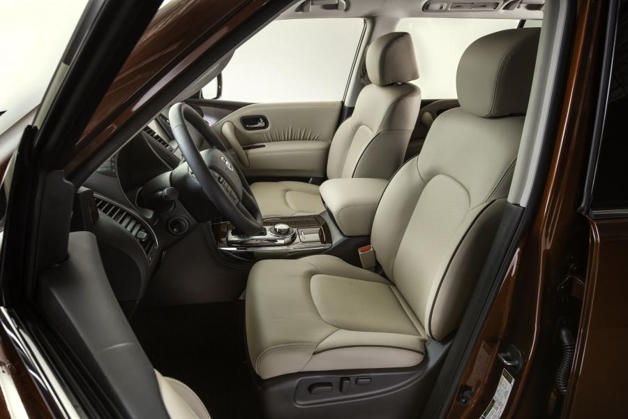 Интерьер Nissan Armada 2016 года  (фото 35 из 40)